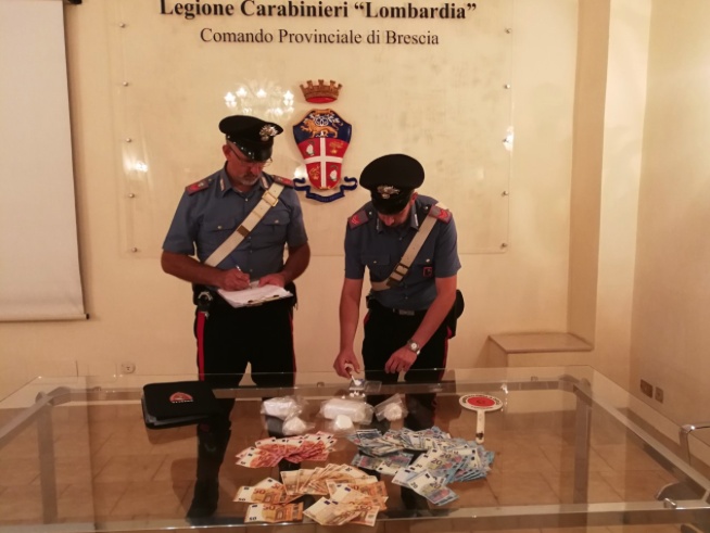 Spaccio: in manette 30enne. In casa 600gr di coca