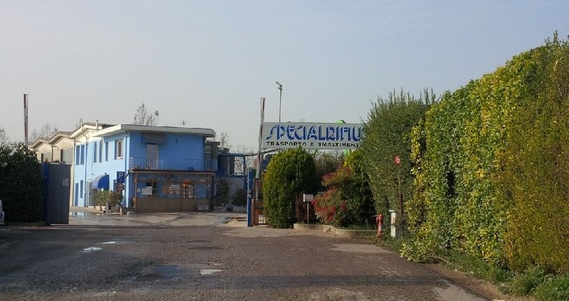 Specialrifiuti in fiamme, tenete chiuse le finestre