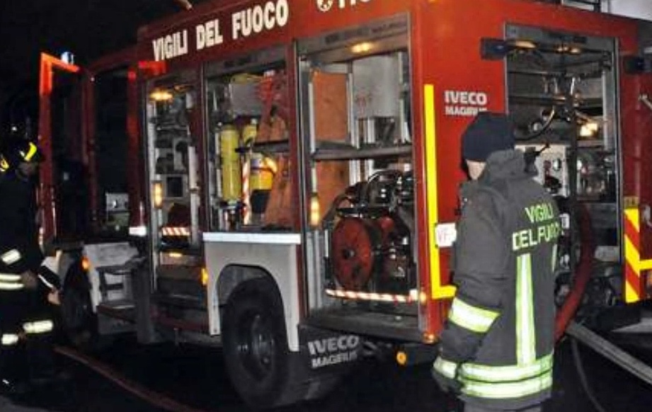 Tragedia sfiorata, lascia il gas acceso ed esce