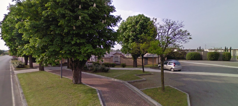 Tenta il suicidio nel parcheggio del cimitero