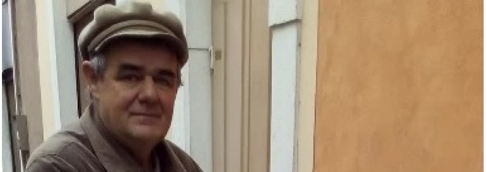 Trova 35 milioni e li consegna a chi li aveva persi. Lui non gli offre nemmeno un caffè