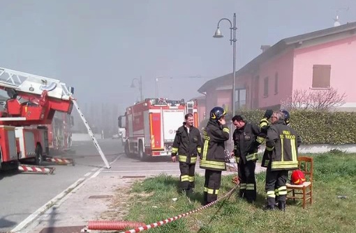 Tutti sani e salvi nell’incendio al civico 47