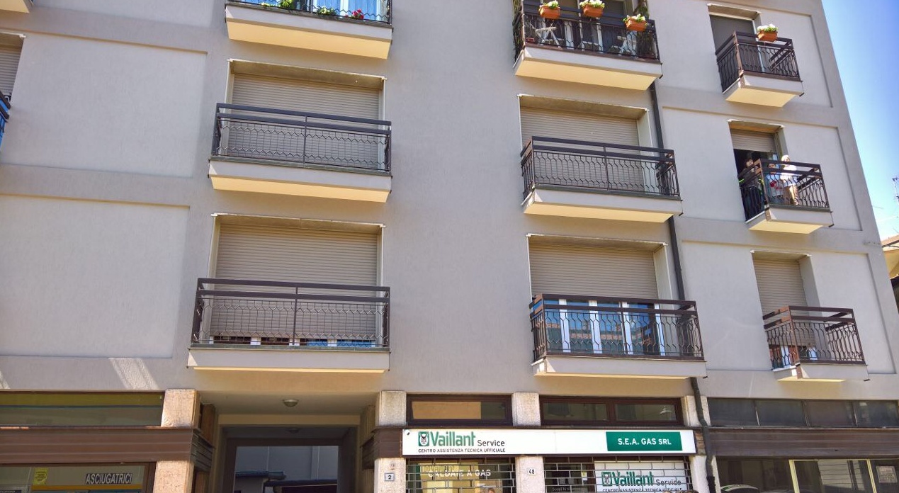 Un appartamento in affitto diventa un mini centro d’accoglienza nel cuore del paese