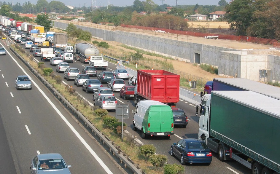 Un ingorgo da film, motivo? la nuova segnaletica