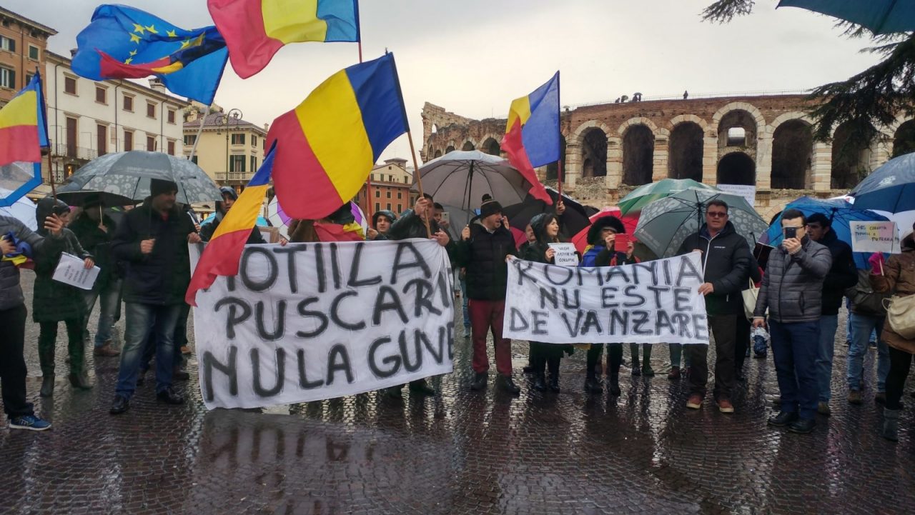 “Uniti salviamo tutta la Romania”, in piazza Bra il corteo