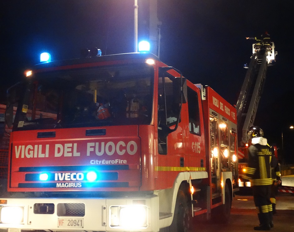 Villetta in fiamme a Isorella, abitazione inagibile