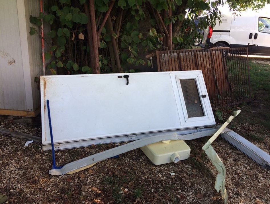 Vandali al Club Cinofilo e 200 animali in fuga