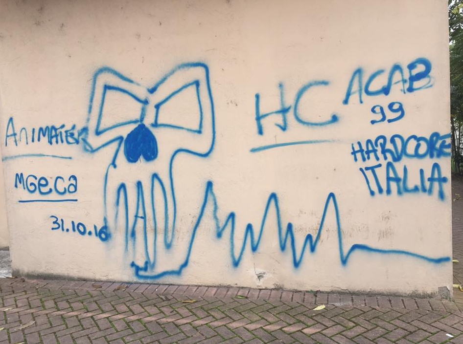 Vandali imbrattano la chiesa di San Bernardino a Rò