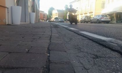 Via Deretti, i cittadini lanciano l’allarme marciapiedi