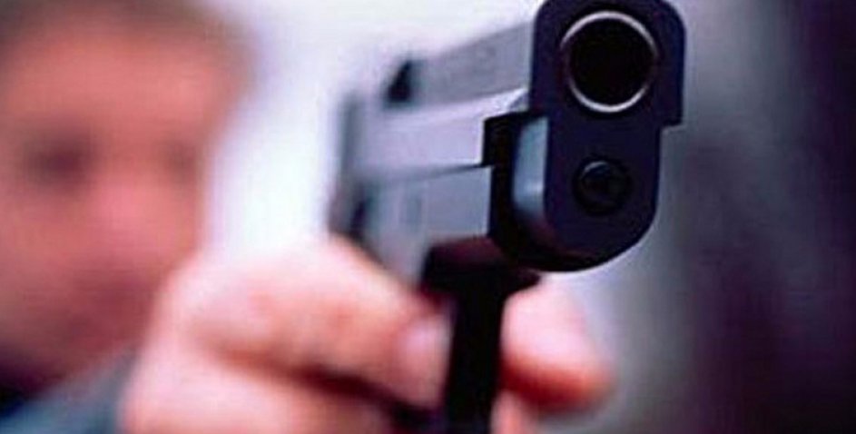 La lite, la pistola, poi l’investimento: ma era tutta una messa in scena