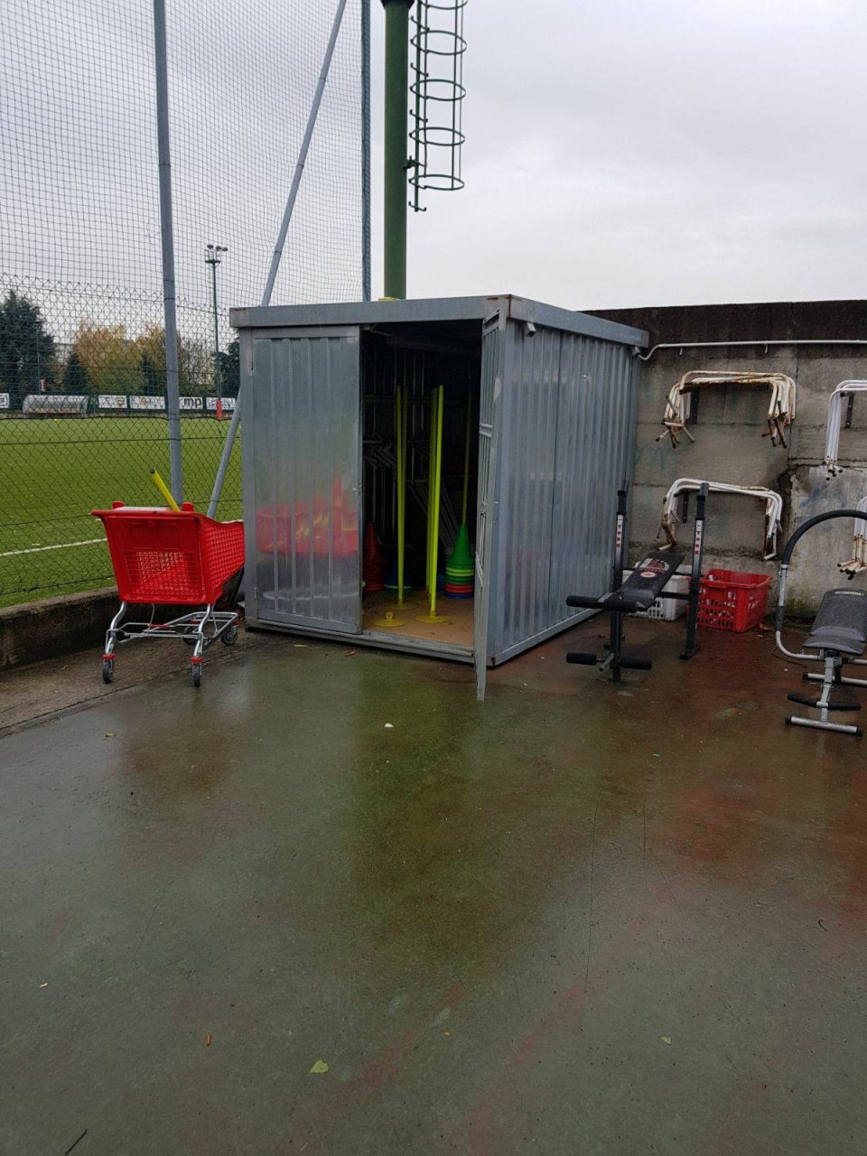 Ennesimo furto con scasso al campo sportivo