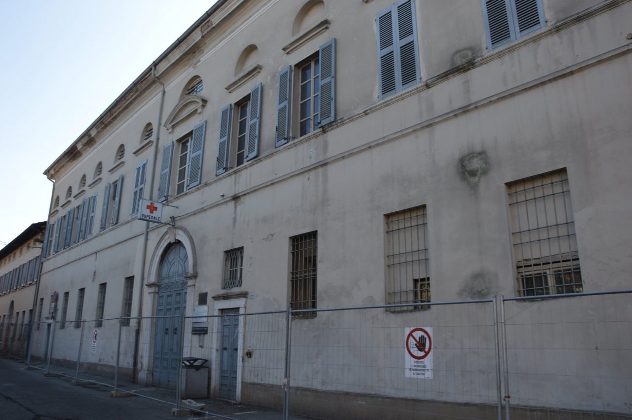 Spavento all’ospedale di Leno per un maglione dato alle fiamme. Ustionata una donna