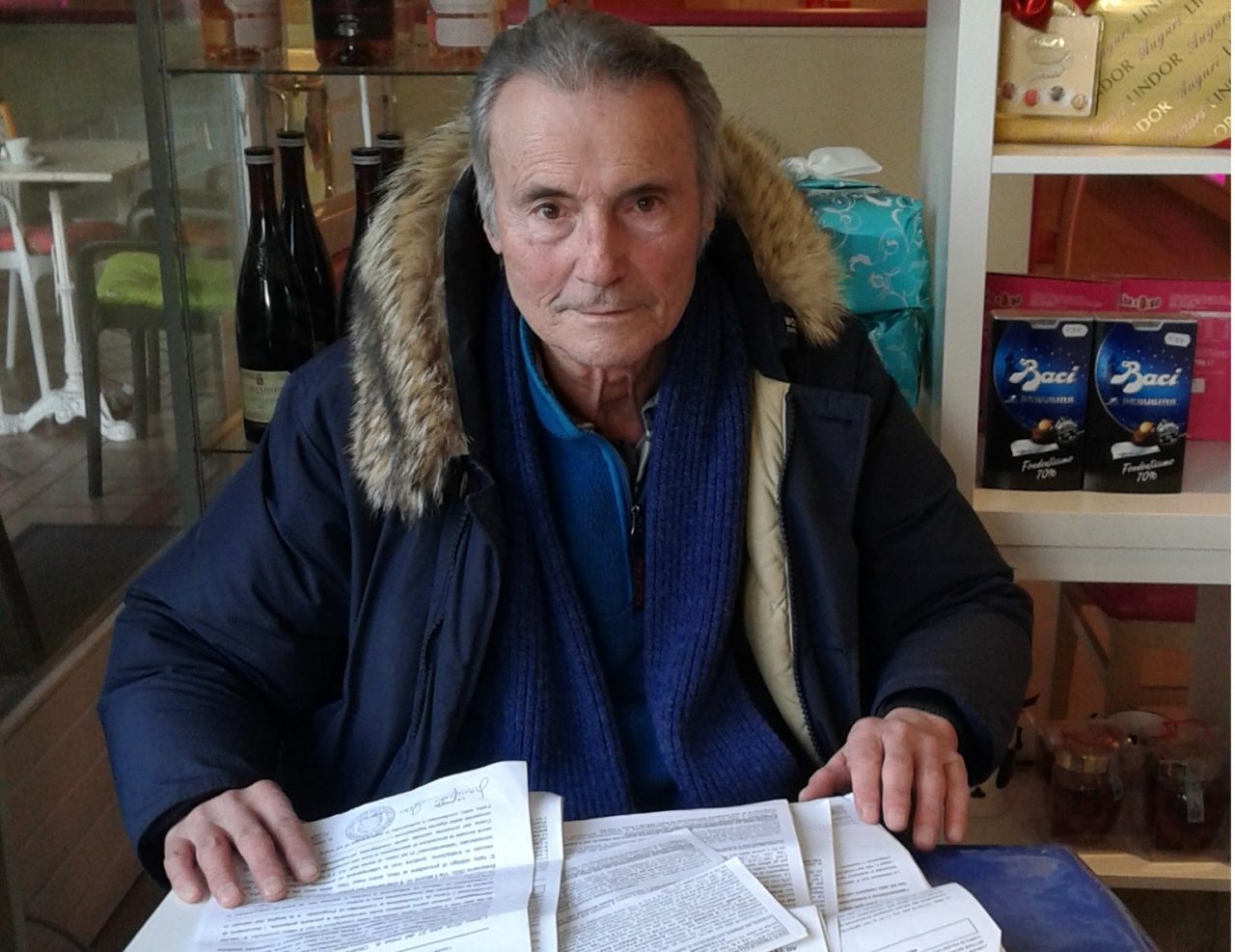 Ai ladri l’auto, a lui migliaia di euro in multe