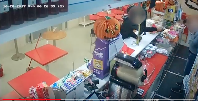 Rapina a mano armata al distributore Arrestato 30enne (IL VIDEO)