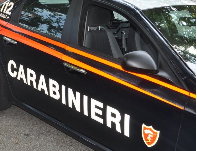 Rapinatore evade i domiciliari e va al bar