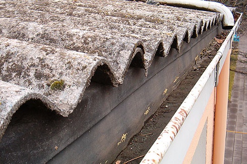 Osservatorio nazionale sull’amianto: “Il pericolo non è finito: 2000 decessi solo nel 2017 in Lombardia”