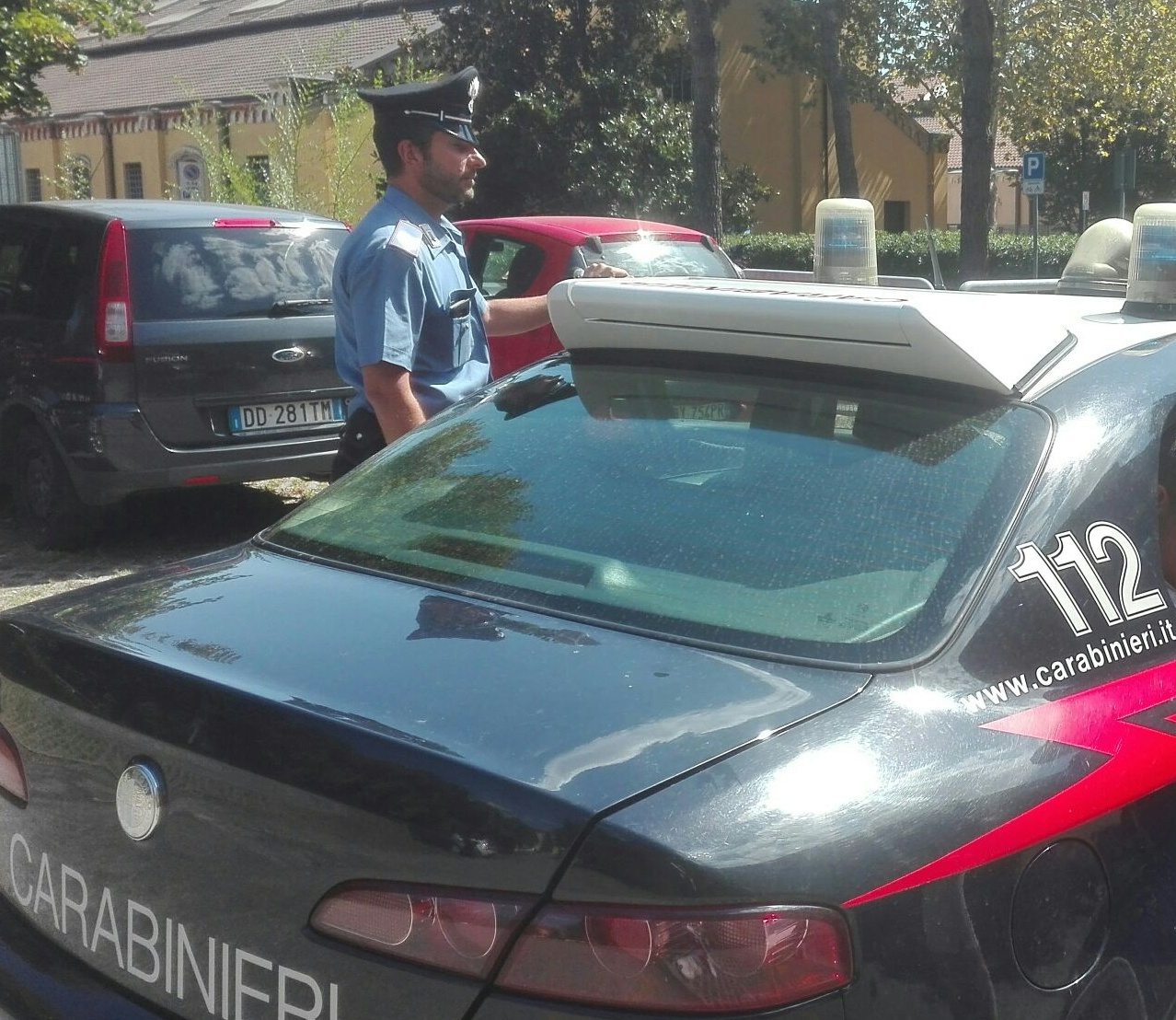 Arrestato un 35enne per tentato furto di auto
