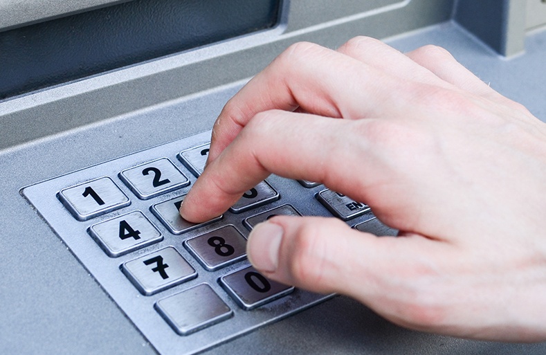 Colpo al bancomat a Castegnato, in azione una banda di quattro uomini