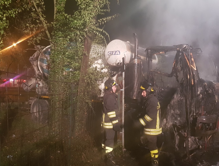 Betoniera in fiamme a Peschiera