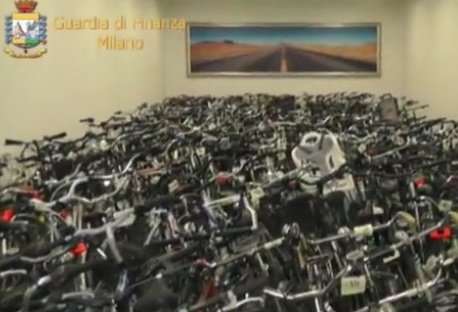 Bici rubate, più di 500 in un capannone