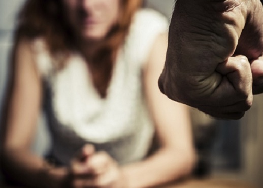 Botte alla donna dopo il rifiuto: due indagati