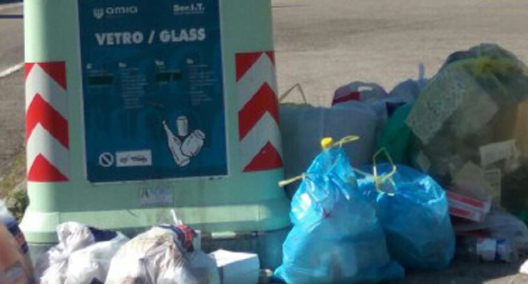 “C’è scritto vetro, ma se ne fregano”