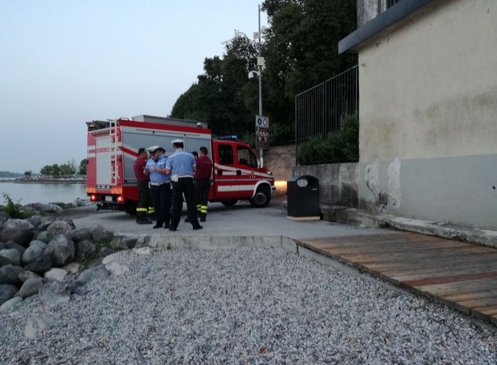 Cadono alcuni calcinacci, passeggiata messa in sicurezza
