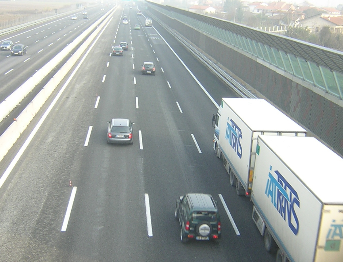 Camionista senza vita nell’area di sosta