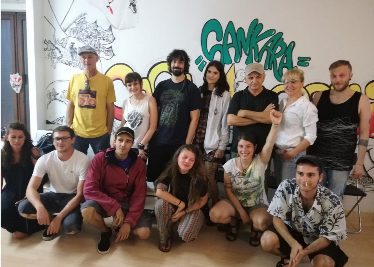 Collettivo Gardesano: “Caccia al migrante in città”