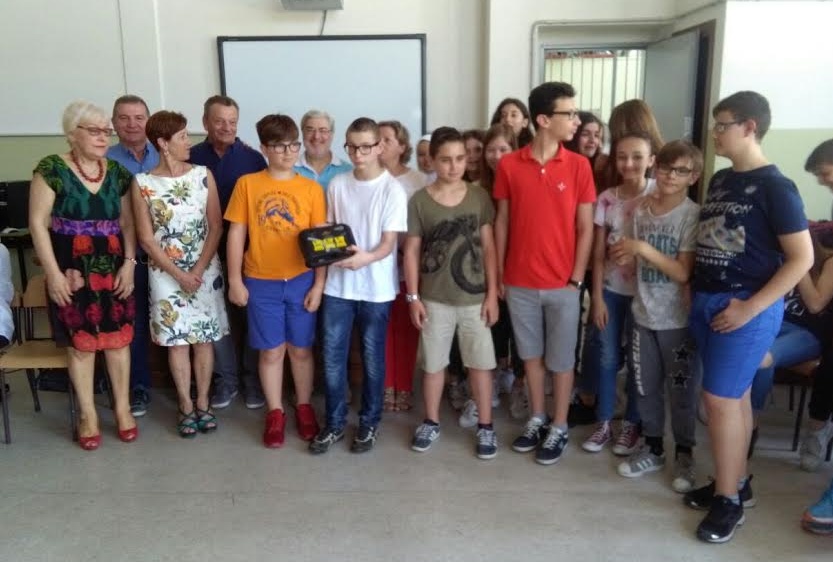 Consegnato un nuovo defibrillatore al servizio delle scuole di Lonato