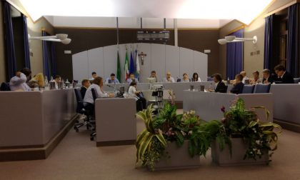 Consiglio comunale a Desenzano: la minoranza abbandona l'aula