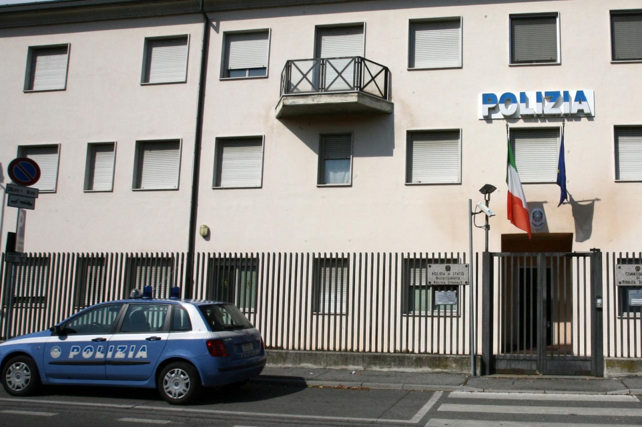 Controlli della polizia, stranieri nei guai
