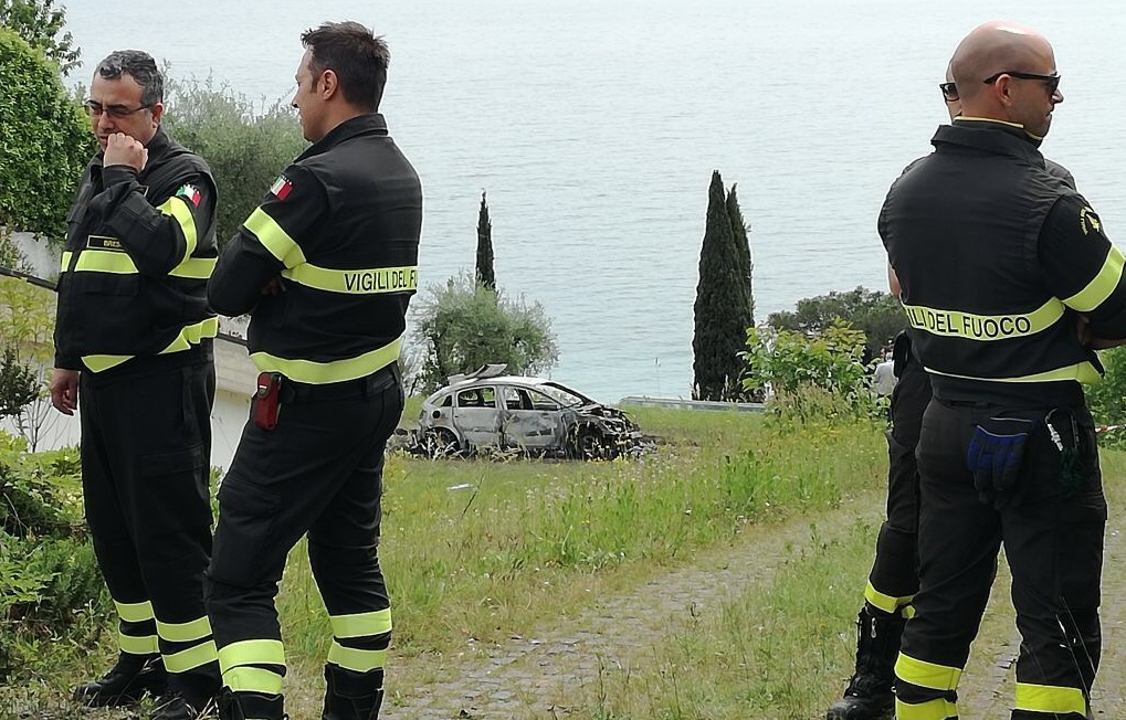 Coppia carbonizzata, la donna nel baule dell’auto