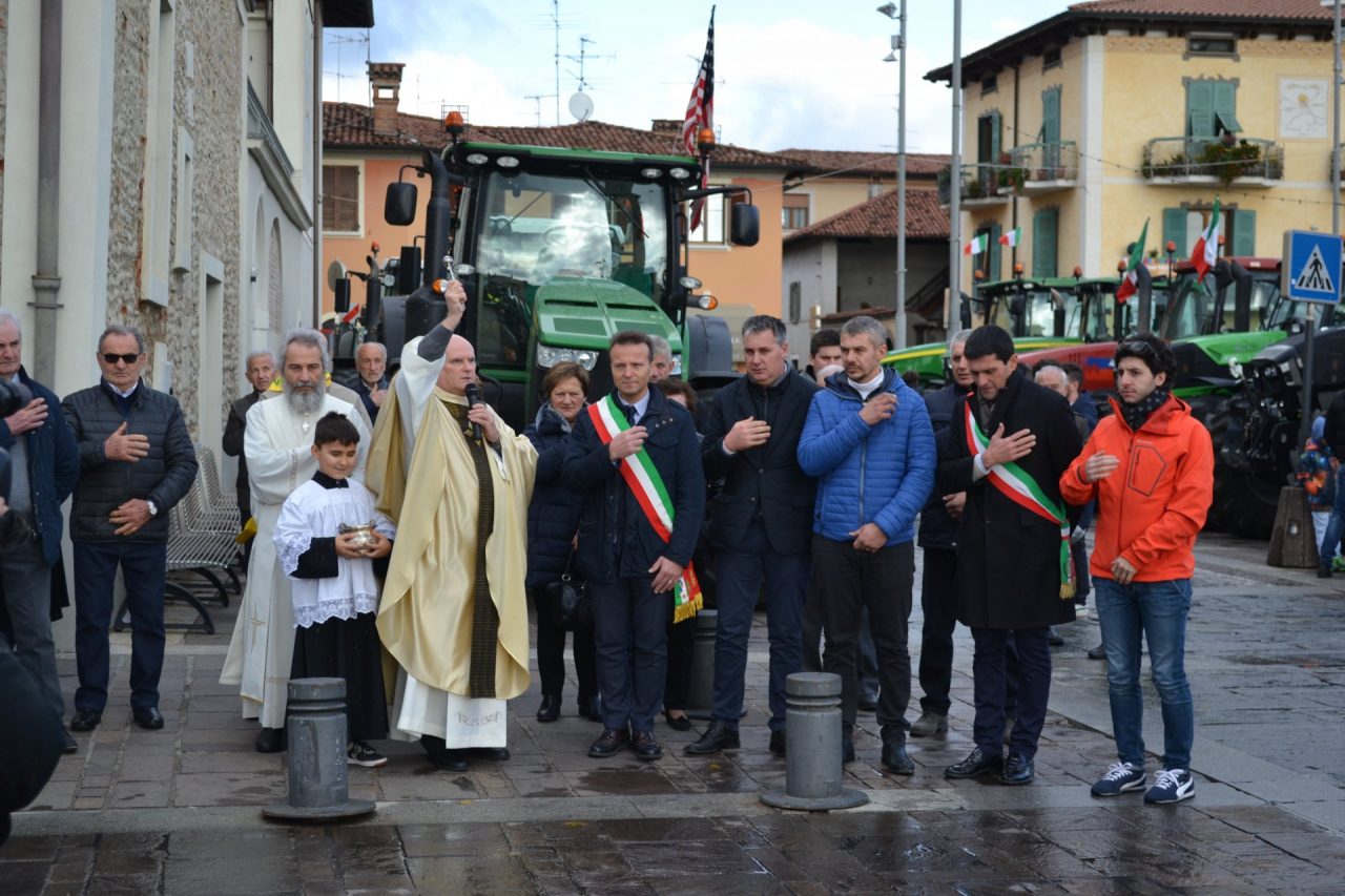Coltivatori ringraziano 110 trattori hanno invaso la piazza