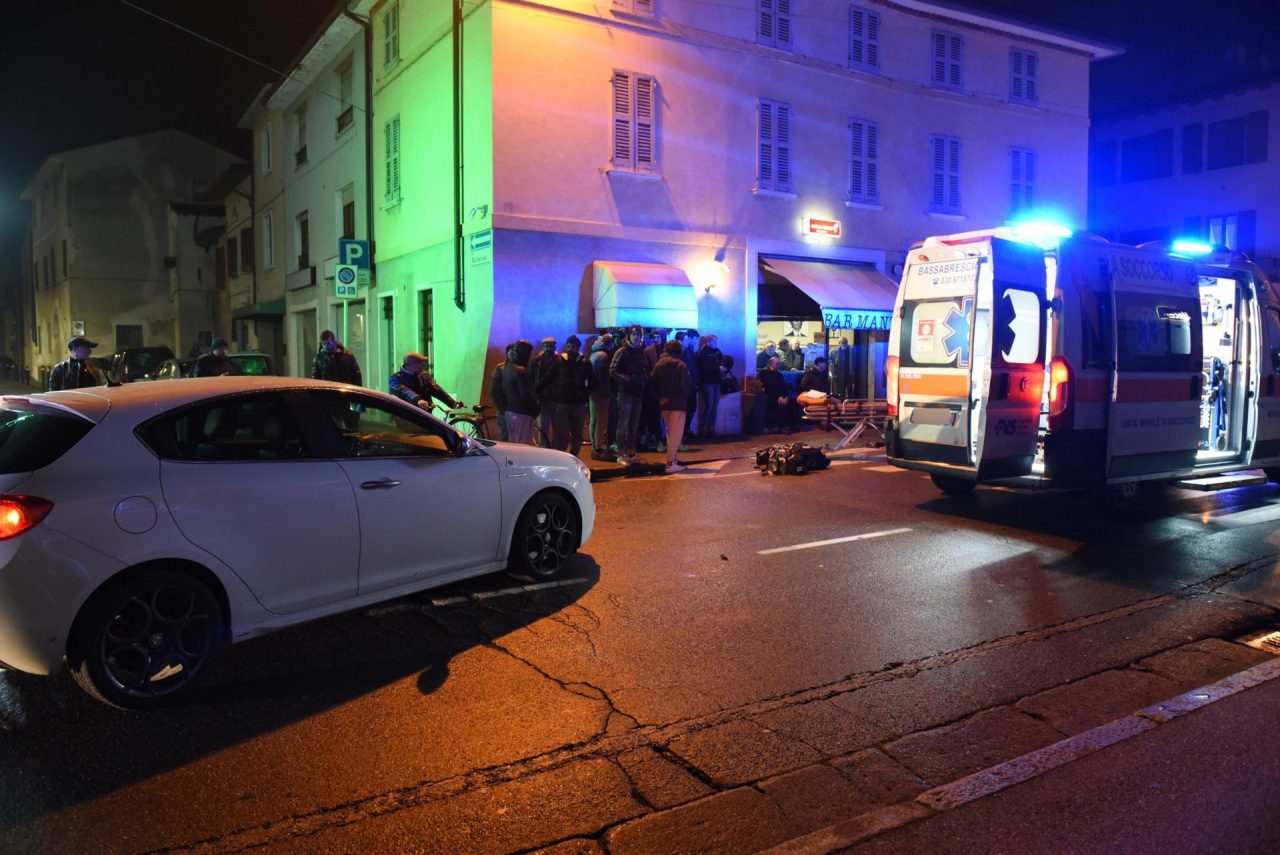 Scontro in motorino 15enne in gravi condizioni