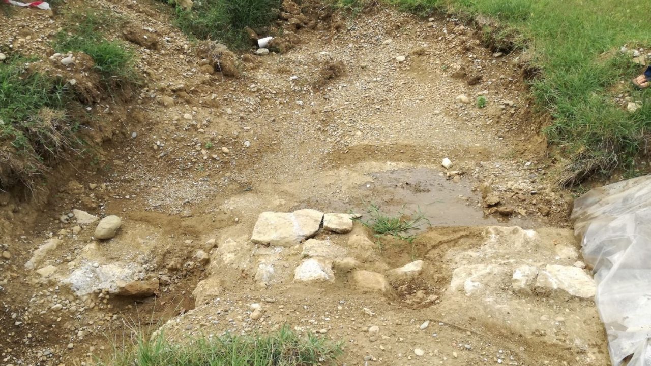Dagli scavi per l’hotel lido spunta un muro