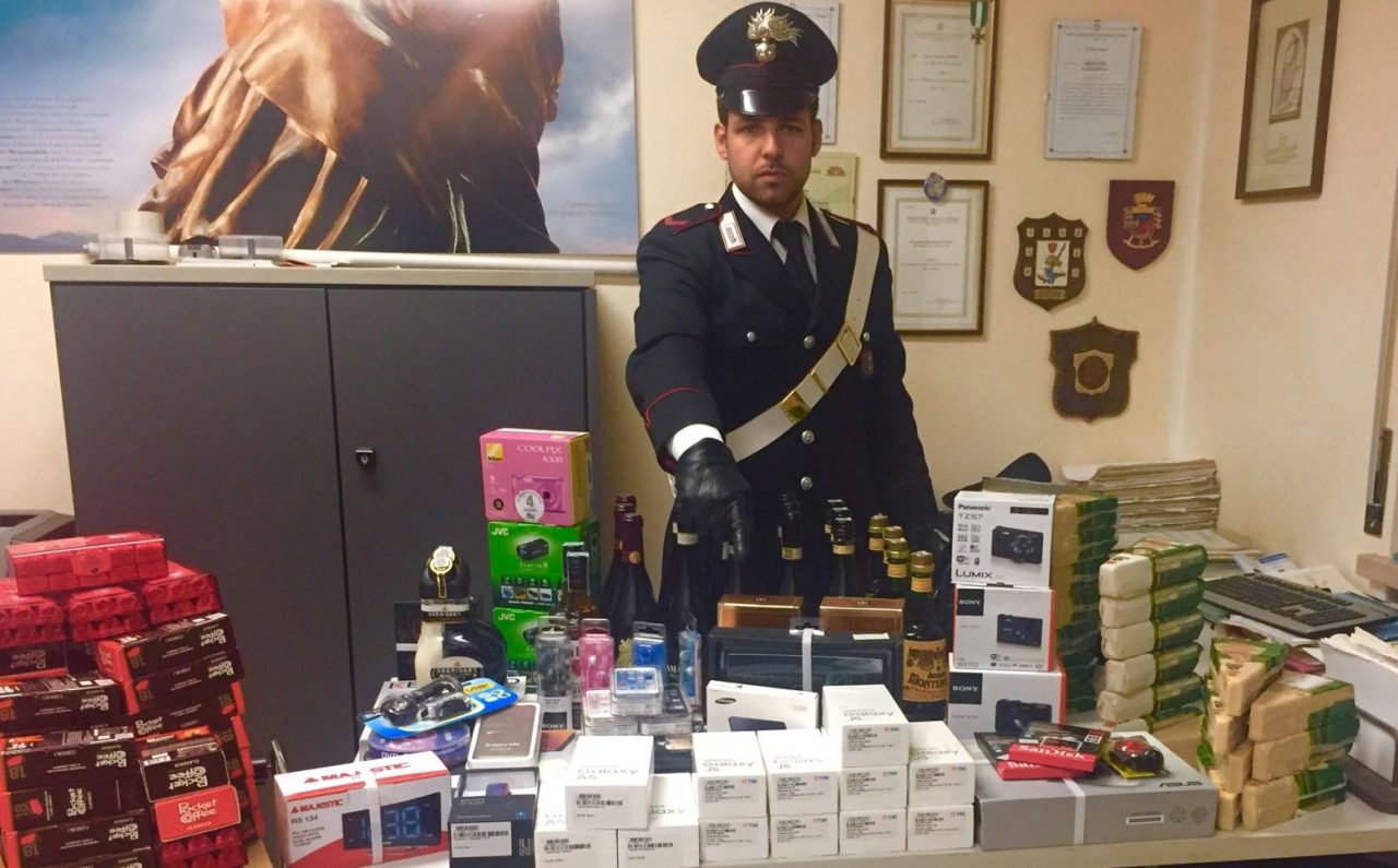 Depredava i supermercati, arrestato romeno