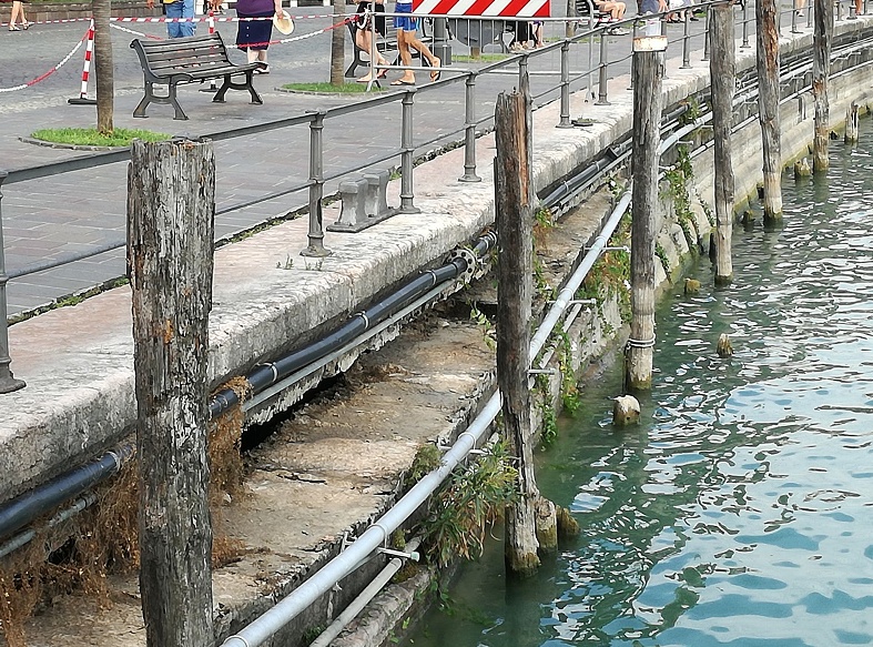 Desenzano: crolla il lungolago