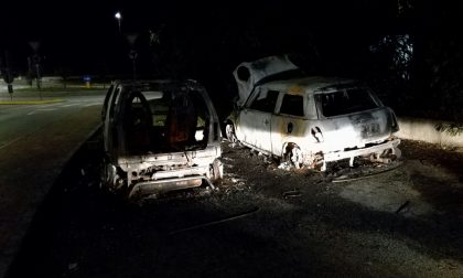 Due auto in fiamme a Desenzano