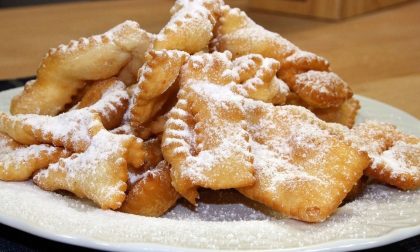 E' carnevale, ecco come si preparano le Chiacchiere