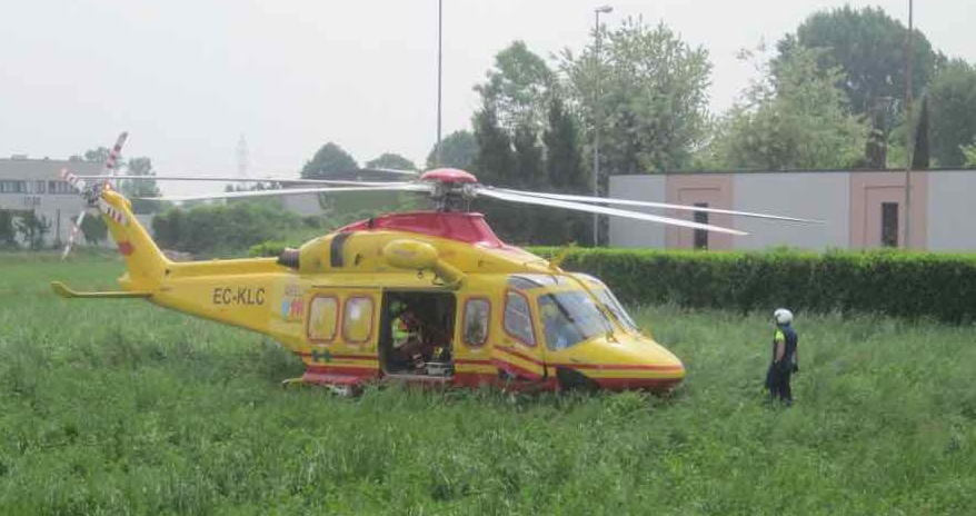 Esce di strada, muore motociclista
