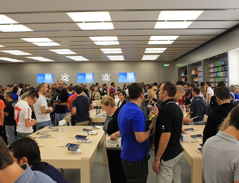 Esce l’Iphone 8, il Leone apre alle 7