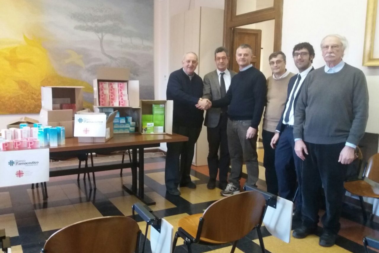 Farmaci in regalo alla Caritas