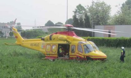 Finisce nel fosso con la moto, grave 43enne