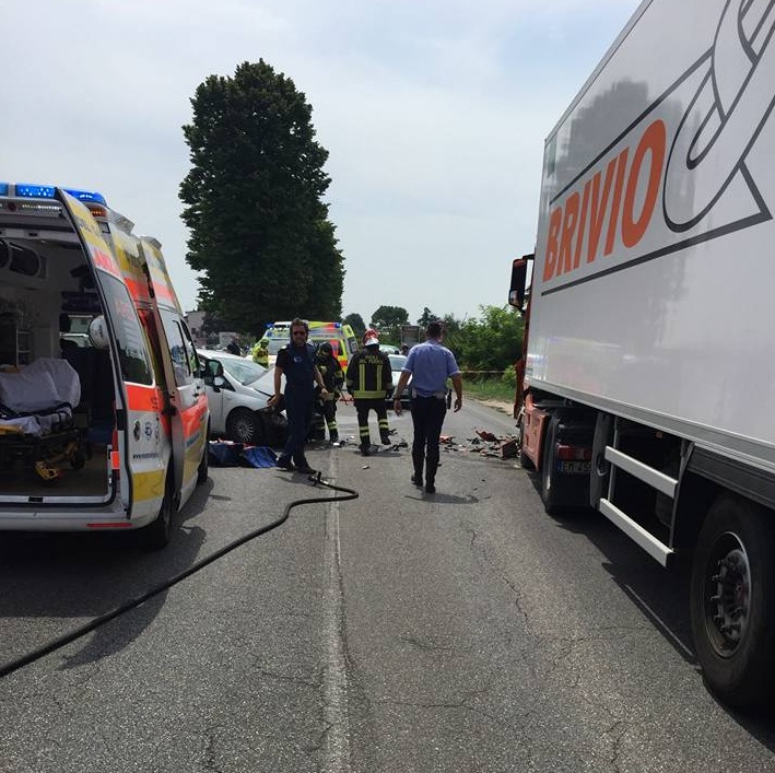 Frontale a Salò: muore una 75enne