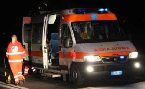 Frontale sotto la pioggia, quattro ragazzi coinvolti