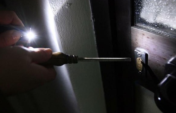 Furti, a Castelnuovo cittadini uniti