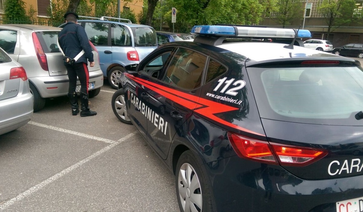 Furti su auto in sosta, sei arresti