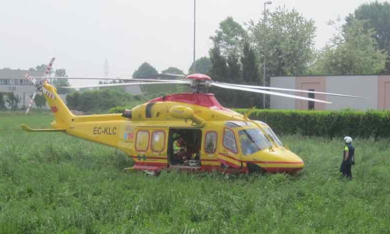 Grave incidente: bimbo finisce sotto un trattore