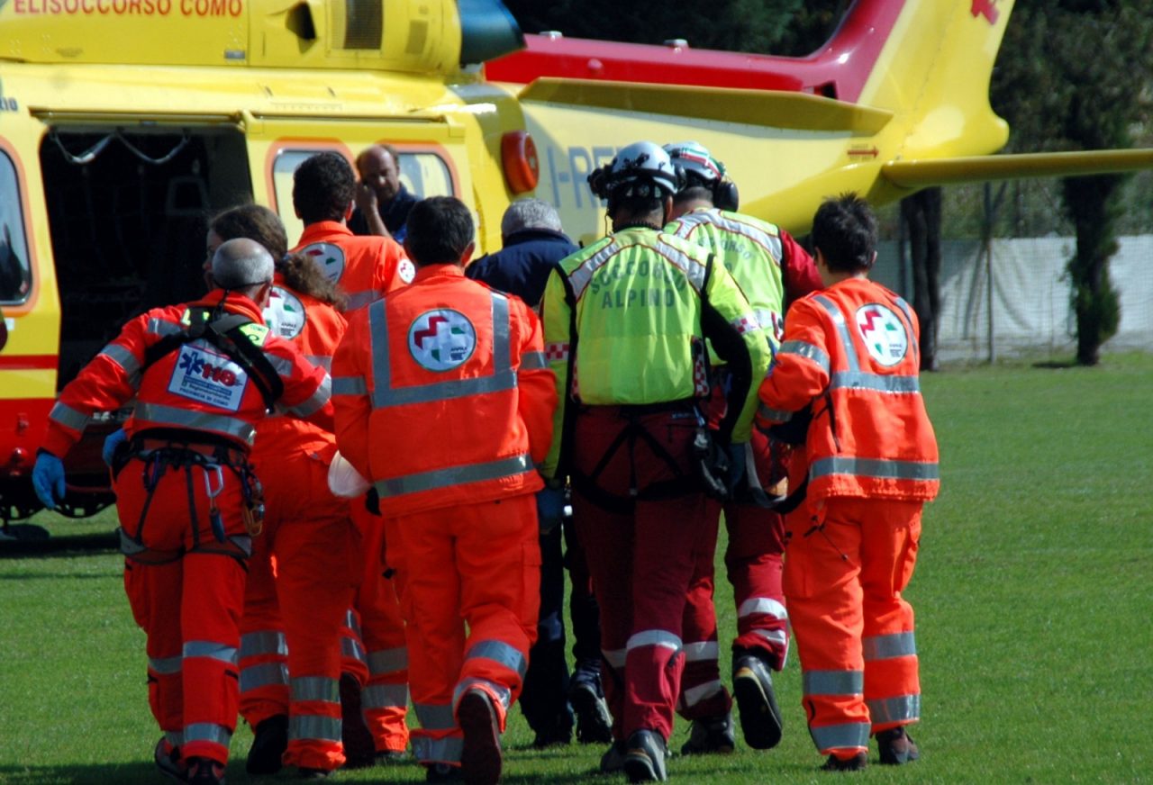 Operaio perde la vita travolto da un macchinario, aveva 37 anni